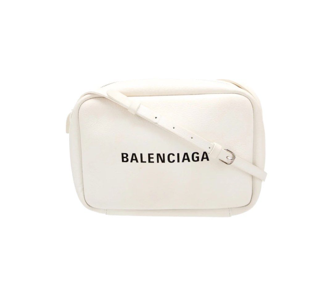 Balenciaga Everyday Camera Bag (Category: Luxury Bags & Wallets) located in Paranaque City. Submitted by marcobaltazar (Listing ID 1323998072, Image 1). Description: Rarely used Size small RFS: Will buy another bag Lalamove or meet up in MoA/BGC.