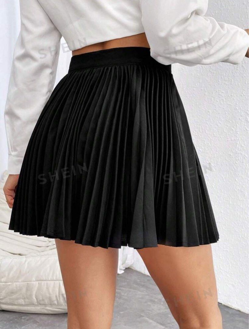Black Pleated Skirt (Category: Skirts) located in Muntinlupa City. Submitted by amberprelovedstuff (Listing ID 1323900784, Image 2). Description: SELLING LOW FOR Php 300 Original Price— Php 417 .