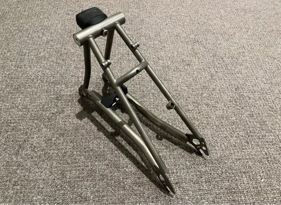 Brompton titanium triangle 原廠鈦尾叉, 運動產品, 單車及配件, 單車 - Carousell