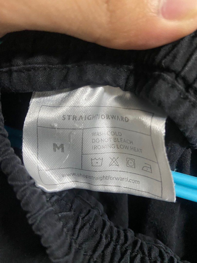 Cargo Pants (Category: Trousers) located in Manila. Submitted by c_archive (Listing ID 1323960520, Image 3). Description: Medium Size Straightforward cargo pants.