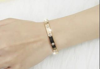 (Category: ) located in . Submitted by fashion_angel (Listing ID 1323884767, Image 1). Description: .