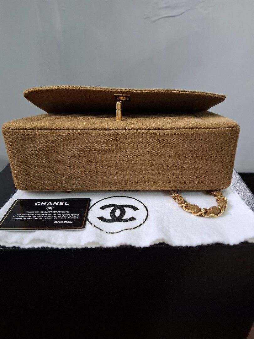 Chanel Flap Diana (Category: Luxury Bags & Wallets) located in Paranaque City. Submitted by bic_350 (Listing ID 1202839289, Image 3). Description: Vintage Chanel Diana Canvas 24k gold hardware medium size burnt caramel color caramel lambskin interior hologram very intact very clean inside out,sobrang gold na gold ang hardware, no retouch of hardware, no smell, no sticky pockets very beautiful vintage piece series 2 [1991] very very nice in actual