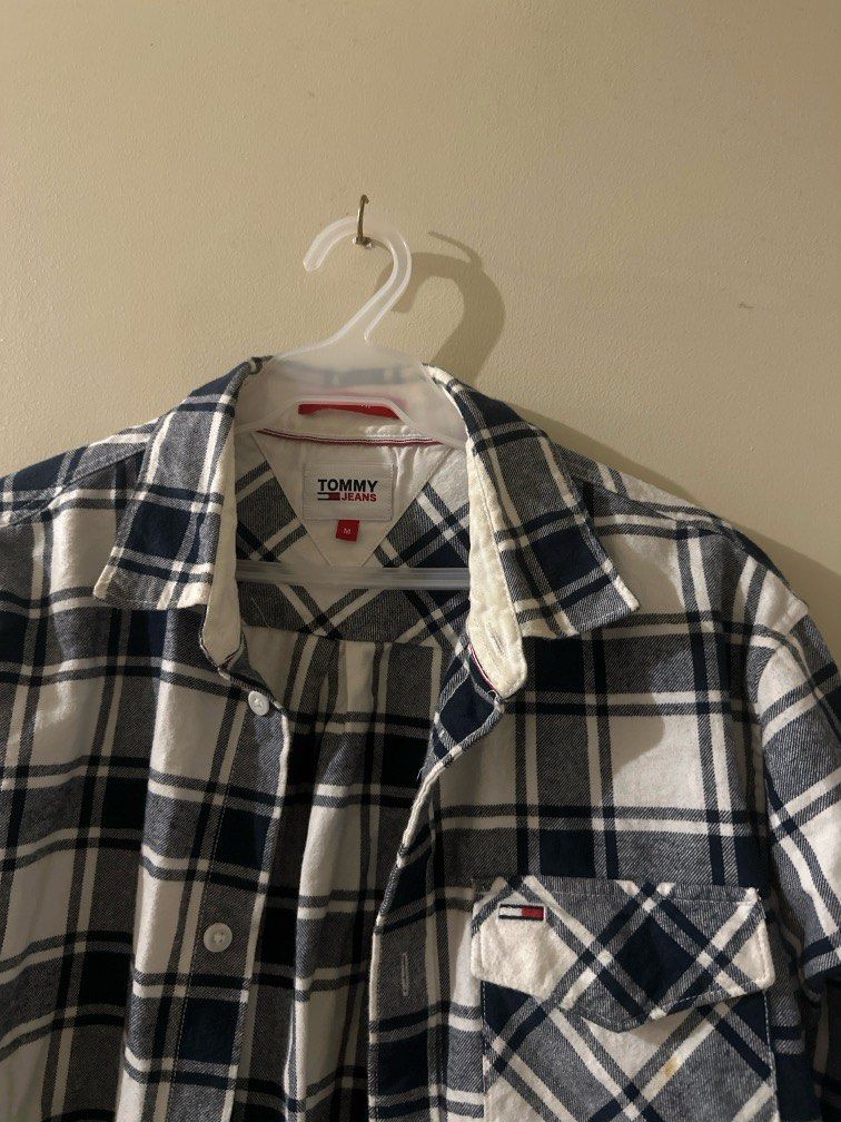 Tommy Hilfiger Checkered White and Blue Regular fit (Category: Formal Shirts) located in Pasay City. Submitted by cyfine_ (Listing ID 1323950783, Image 2). Description: Regular fit.