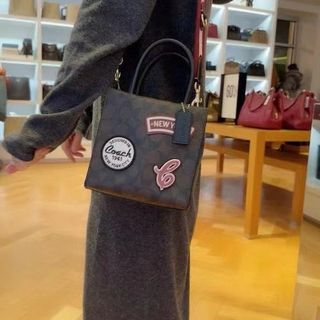 (Category: ) located in . Submitted by fascinating.bag.mall (Listing ID 1323885745, Image 1). Description: .