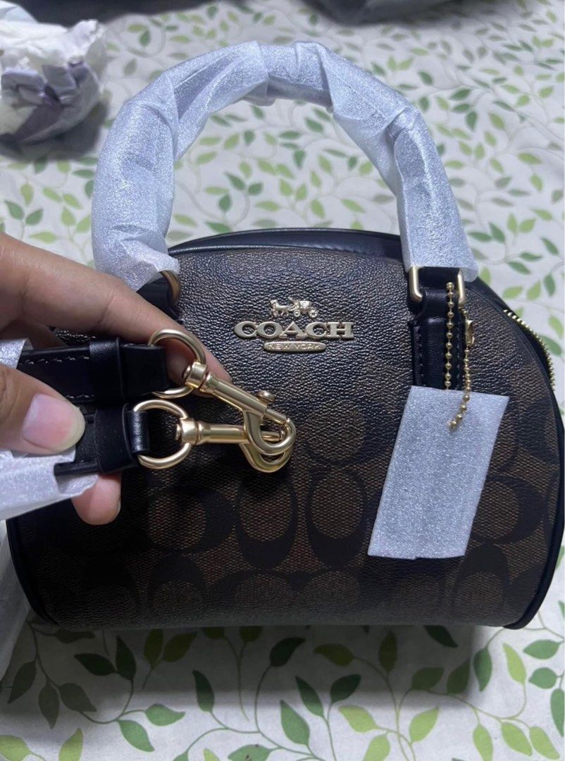 Coach Sydney (Category: Luxury Bags & Wallets) located in Makati City. Submitted by myleen0411 (Listing ID 1323999624, Image 2). Description: Brandnew Paper bag dust bag Ready to ship .