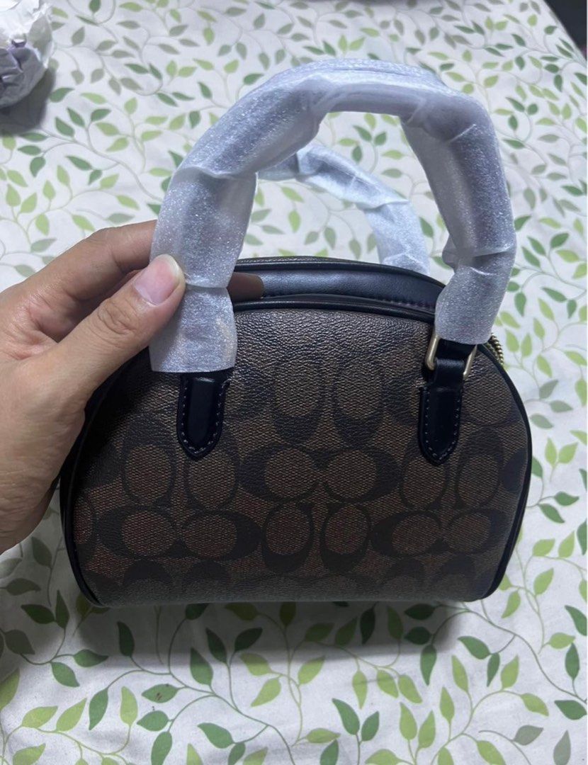 Coach Sydney (Category: Luxury Bags & Wallets) located in Makati City. Submitted by myleen0411 (Listing ID 1323999624, Image 3). Description: Brandnew Paper bag dust bag Ready to ship .