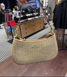 (Category: ) located in . Submitted by shinnywinnie.bag (Listing ID 1323917435, Image 1). Description: .