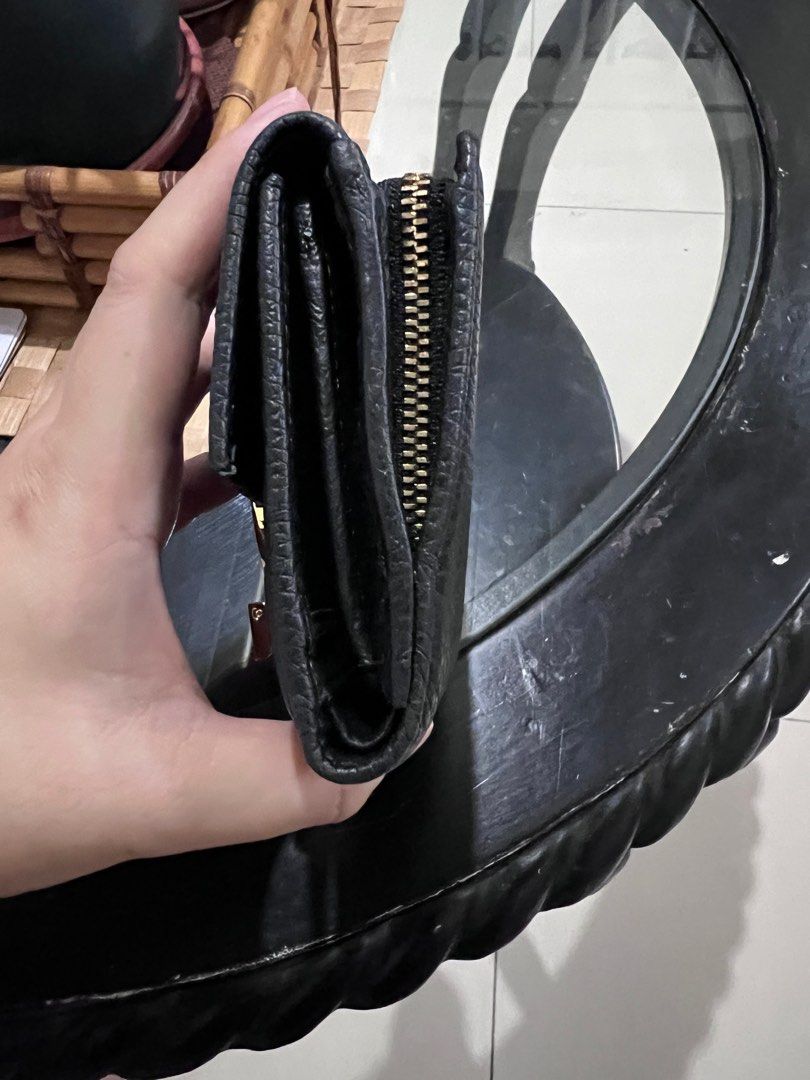 Coccinelle Arlettis medium wallet (updated pics Sept2024) (Category: Luxury Bags & Wallets) located in Makati City. Submitted by katrt (Listing ID 1237648737, Image 2). Description: Coccinelle Arlettis medium wallet (italian brand) Black leather. Comes with box. Good as new. Zipper hardware still has plastic wrapper Rfs: prefer small card holder.