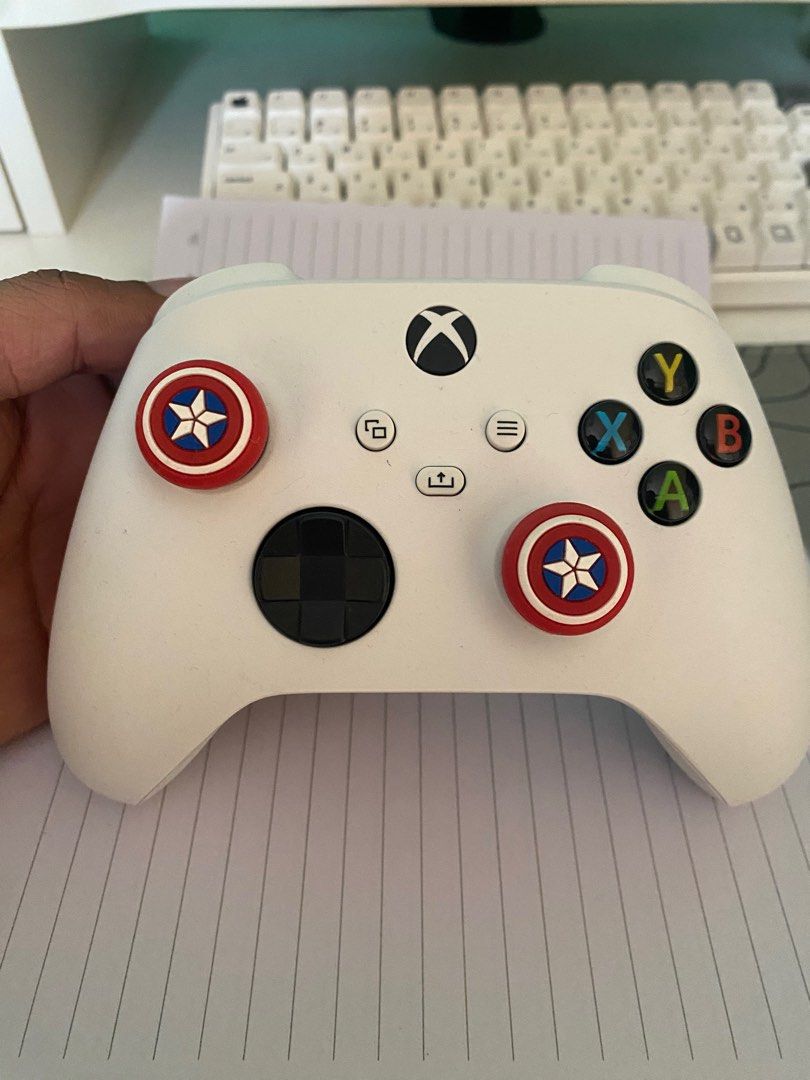 Controller XBOX/Wireless/White (Category: Other Accessories) located in Kuala Lumpur. Submitted by yusoff_rizqi (Listing ID 1323917588, Image 1). Description: Lebih selesa pakai keyboard daripada controller ni..so nak letgo. Pakai beberapa kali je..tak selesa utk saya Free 2 cover joystick. Warna merah Meet area KL dan bangi serta sekitarnya.