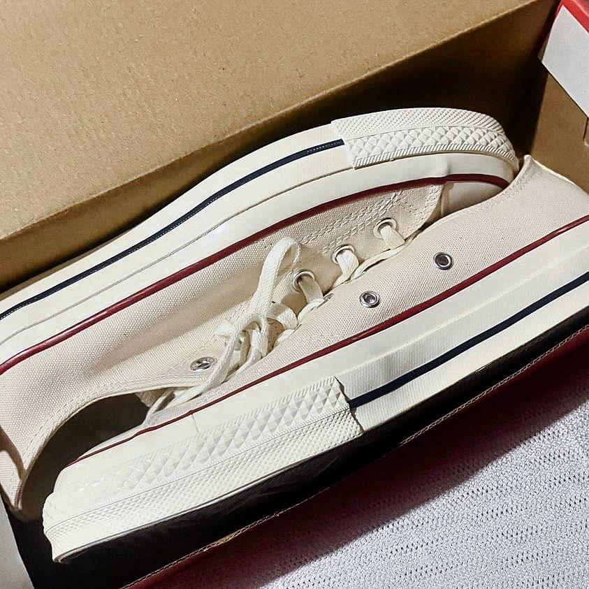 Converse Chuck 70 Low Top (Parchment, US7.5) (Category: Sneakers) located in Quezon City. Submitted by elji_elji (Listing ID 1323849187, Image 2). Description: Chuck 70 Low Top Unisex Color: Parchment (cream/off-white, not white) Size: US7.5 in Mens, US9.5 in Womens Condition: Brand new, never worn. With box. RFS: Size too small (I’m US8.5 on Converse). Got as gift. Location (message me for schedule): QC (Trinoma, SM North, etc) Makati (Greenbelt