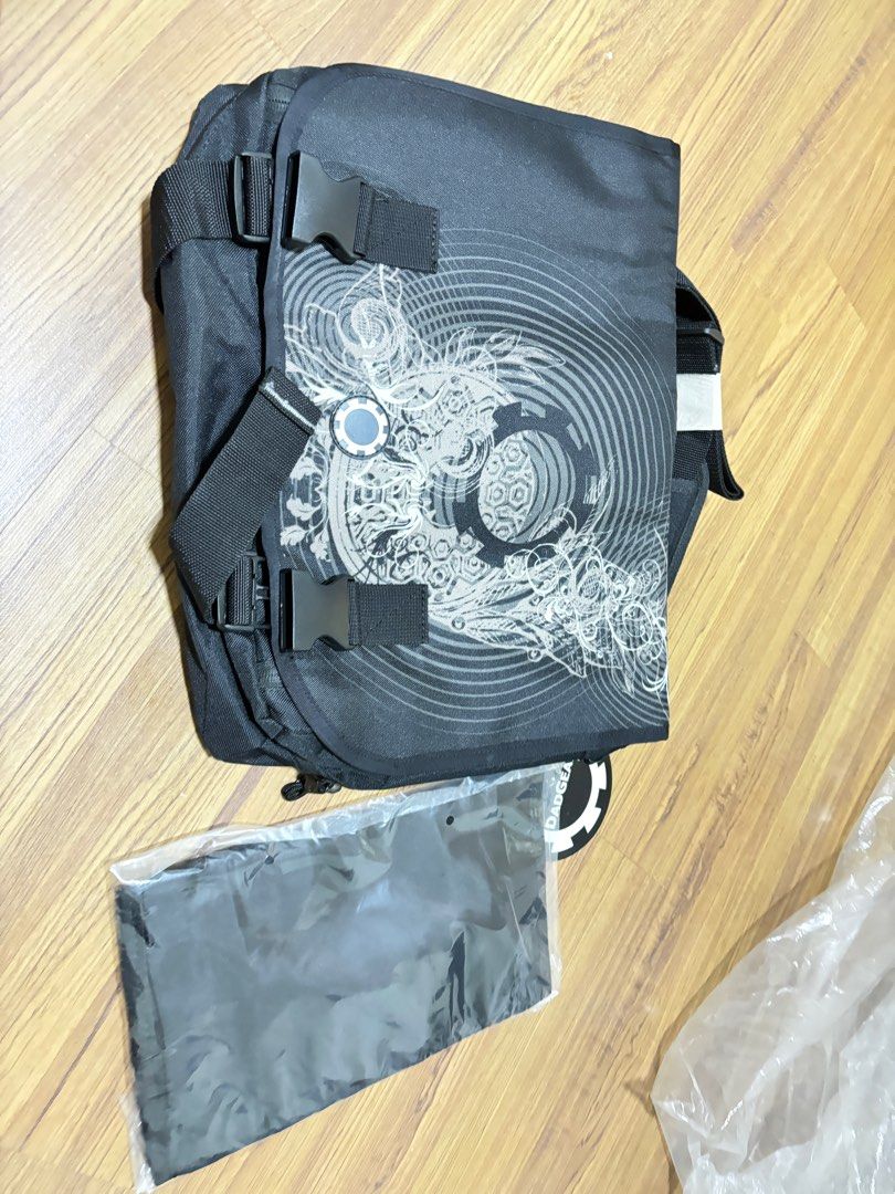 Dadgear messenger diaper bag clearance