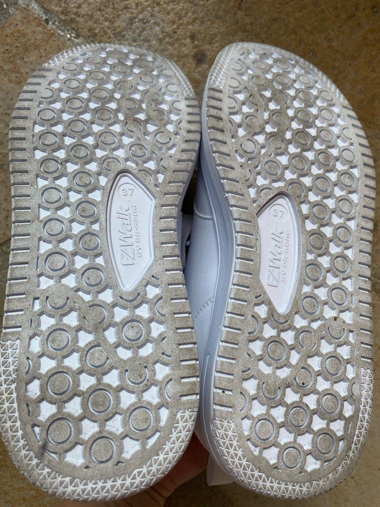 Dr Kong sneakers with insole for flat feet Luxury Sneakers Footwear on Carousell