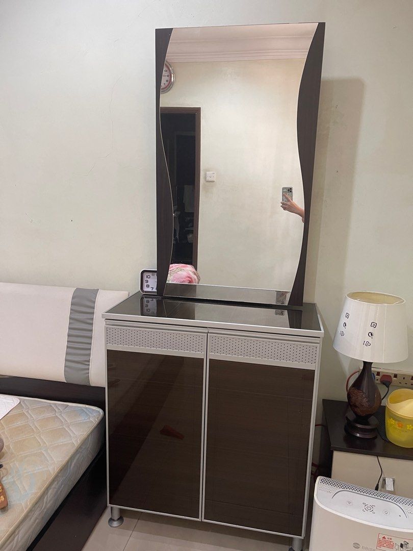 Dressing Table (Category: Shelves, Cabinets & Racks) located in Johor Bahru. Submitted by omochahako (Listing ID 1323873843, Image 1). Description: Self pickup at Taman Desa Harmoni, Johor.
