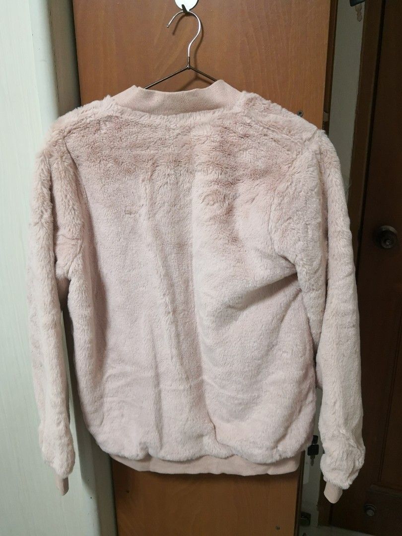 Fluffy Jacket (Category: Coats, Jackets and Outerwear) located in Singapore. Submitted by everco (Listing ID 1323964992, Image 2). Description: .