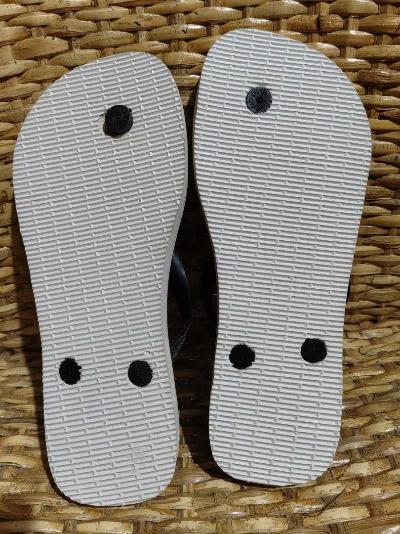 Havaianas (Category: Slippers and slides) located in Baguio. Submitted by redjer (Listing ID 1323931147, Image 3). Description: Havianas fitflop Halatang di nagamit Size 35-36.