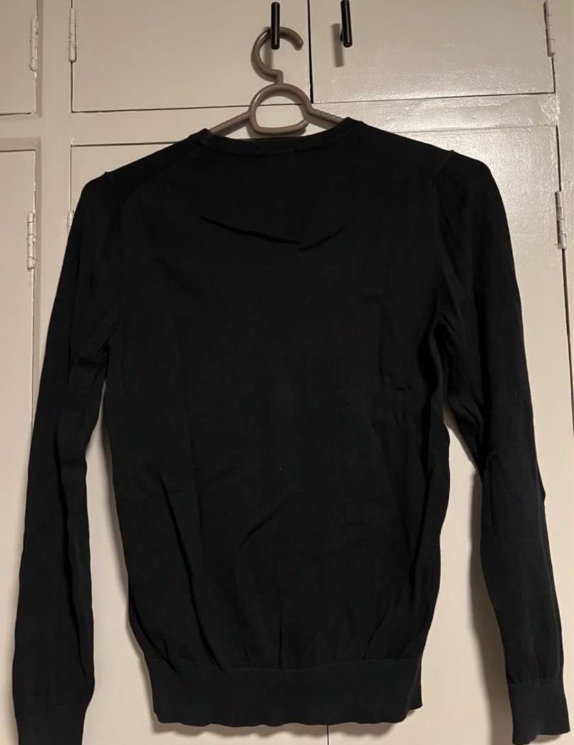 H&M Black Knitted Sweater Longsleeves (Category: Coats, Jackets and Outerwear) located in Navotas City. Submitted by rmzrt (Listing ID 1323925712, Image 2). Description: .