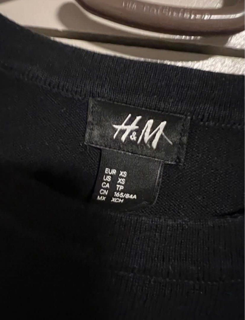 H&M Black Knitted Sweater Longsleeves (Category: Coats, Jackets and Outerwear) located in Navotas City. Submitted by rmzrt (Listing ID 1323925712, Image 3). Description: .