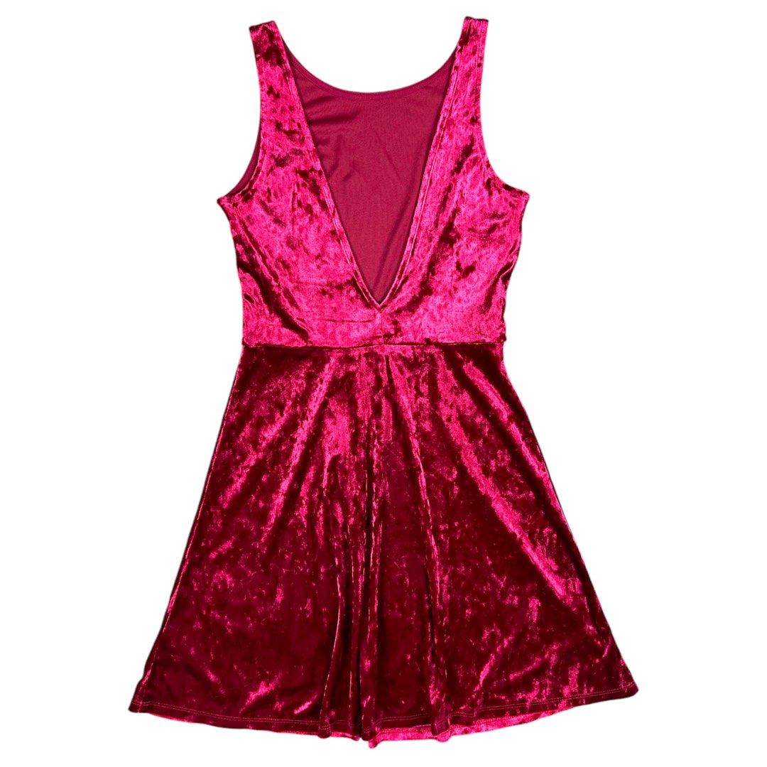 H&M velvet dress (Category: Dresses) located in Guagua. Submitted by __yvettee (Listing ID 1323989653, Image 3). Description: Length:30” Width: 15” Description: - Small on tag. - Backless, chic & sexy. - Worn twice. NO ISSUE RFS: Decluttering MOP: Gcash + SF.