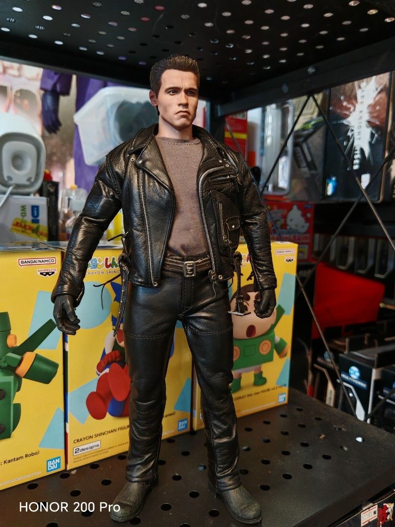 Hot Toys - Terminator 2: Judgment Day MMS 1/6 - T-800 V2.0 Figurine