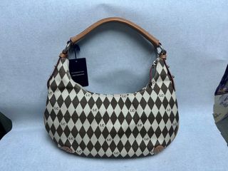 （分類：）位於 。 由 HY_Wong 提交（商品編號 1323935786，圖片 1）。簡介： 。