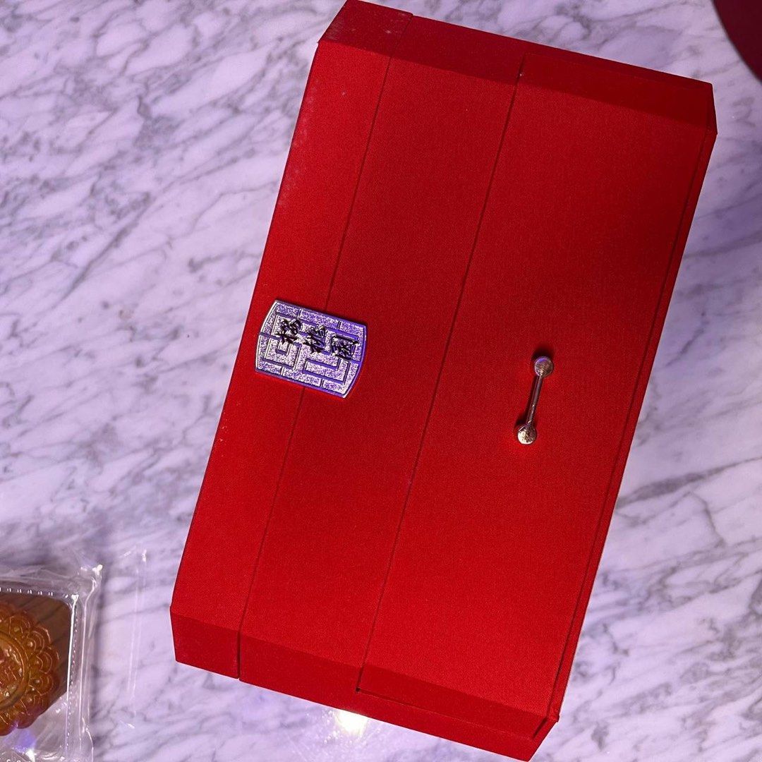 Mandarin Oriental Mooncake box rectangle singapore, Furniture & Home  Living, Home Improvement & Organisation, Storage Boxes & Baskets on  Carousell