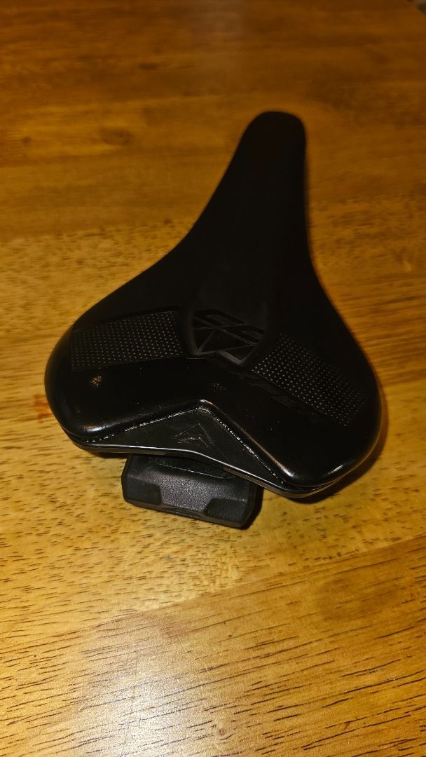 Original Merida Expert CC Saddle from 7000 E with toolkit beneath
