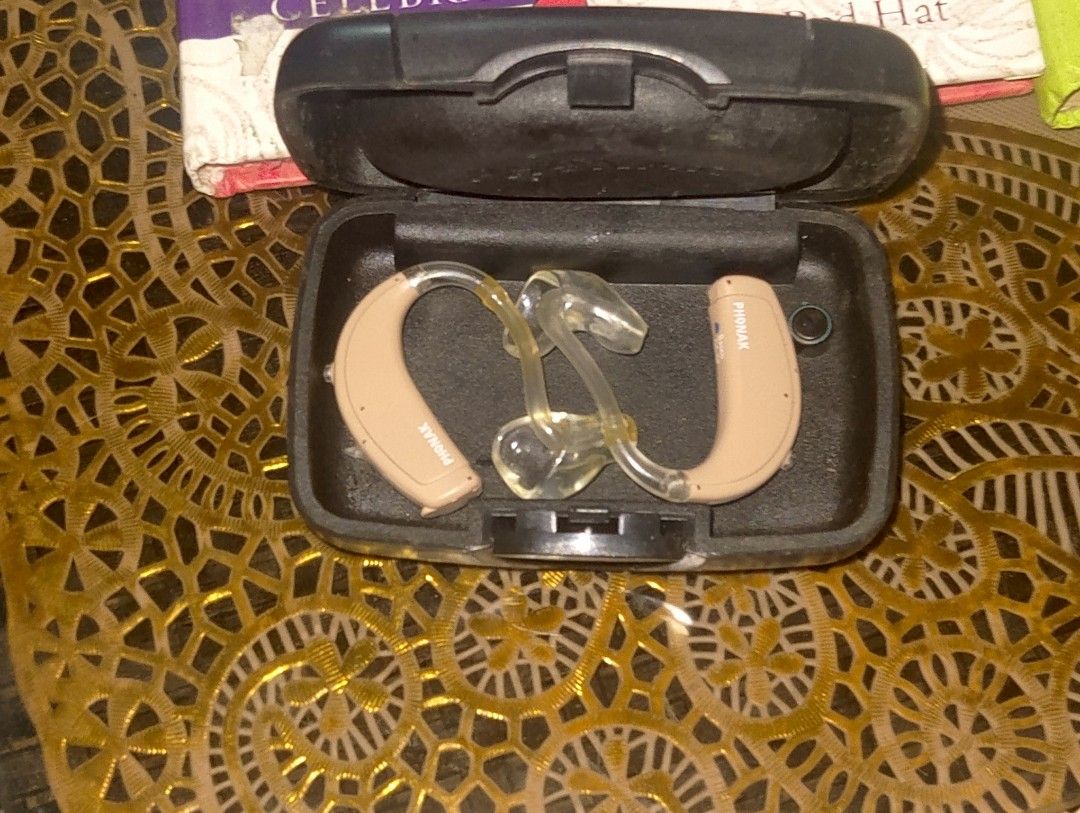 PHONAK Baseo Q5-SP (Category: Everything Else Others) located in Quezon City. Submitted by heartjunkyard (Listing ID 1324001960, Image 3). Description: Description PHONAK baseo q is the comprehensive entry-level bte family for mild to profound hearing losses, including seven hearing instrument models in three performance levels: the four-channel PHONAK baseo q15 with three models m, p and sp the three-channel PHONAK baseo q10 with two models m an