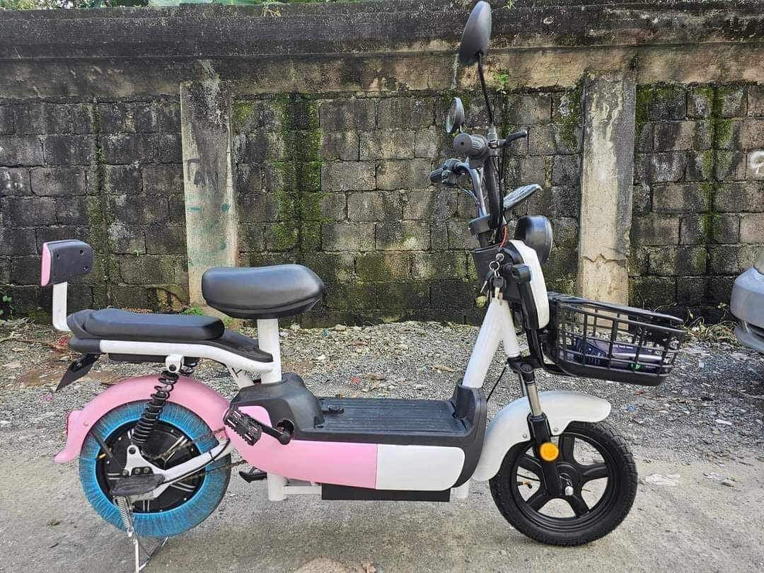 RIO SUPER 103 2 wheels ELECTRIC BIKE (Category: Bicycles) located in Marikina City. Submitted by keionlines85428 (Listing ID 1323933348, Image 3). Description: RIO SUPER 103 2 wheels ELECTRIC BIKE ✅FREE HELMET🪖 ✅FREE SIDE MIRROR ✅Removable Battery ✅With certificate of ownership ❗₱ 10,500 Specification: ✅48V 12ah ✅Brake system: Drum Brake ✅Power: 350W ✅Top speed:32-40kph ✅Range: 15-30km ✅Tire: 14×2.5 Tubeless ✅Charging: 7-8 hrs ✅With Basket ✅With