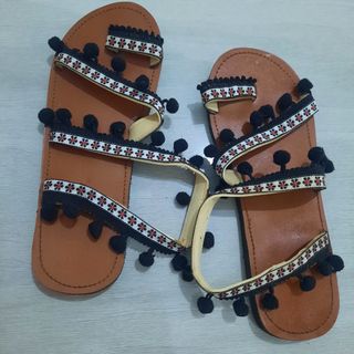 (Kategori: ) berada di . Dikirim oleh declutterbypau (ID iklan 1323989169, Gambar 1). Deskripsi: .