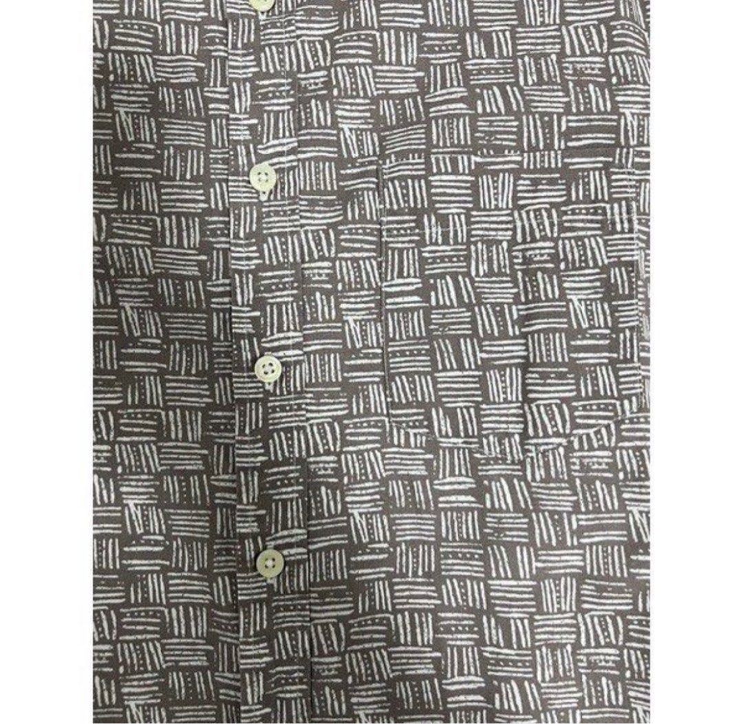 Uniqlo Grey Printed Button Down Shirt (Category: Tshirts & Polo Shirts ) located in Navotas City. Submitted by rmzrt (Listing ID 1323927799, Image 2). Description: .