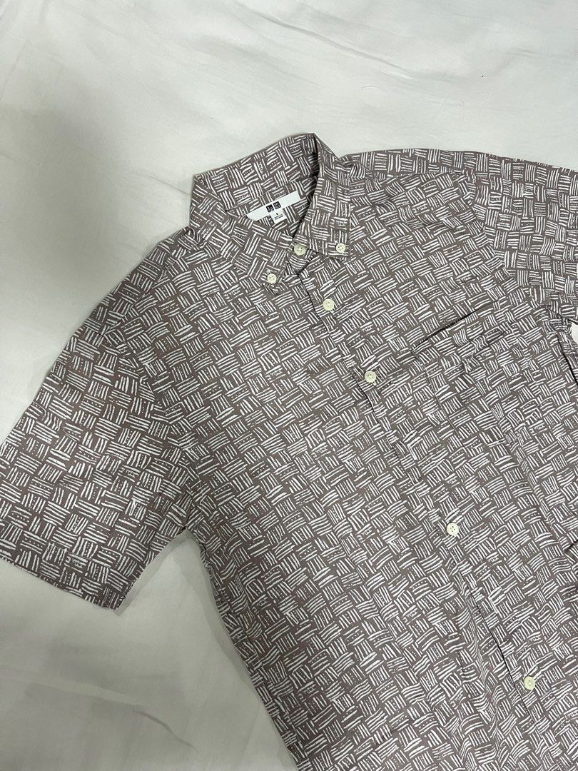 Uniqlo Grey Printed Button Down Shirt (Category: Tshirts & Polo Shirts ) located in Navotas City. Submitted by rmzrt (Listing ID 1323927799, Image 1). Description: .