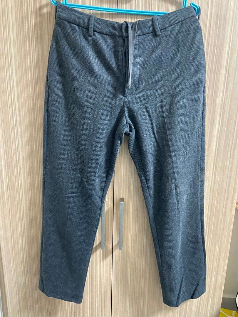 Uniqlo Trousers (Category: Trousers) located in Manila. Submitted by c_archive (Listing ID 1323959200, Image 2). Description: Size small nego!.