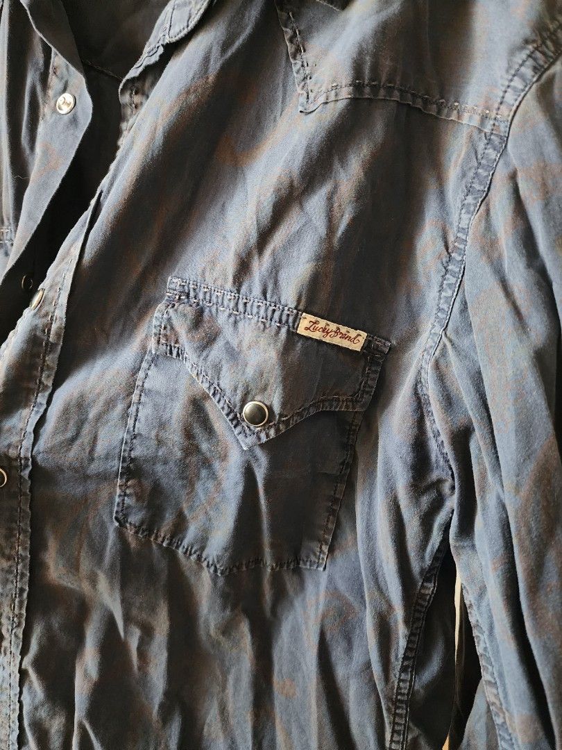 US Brand Long Sleeve Shirt (Category: Coats, Jackets and Outerwear) located in Pateros City. Submitted by localmisfit (Listing ID 1323909943, Image 3). Description: never used retails for around 70usd.