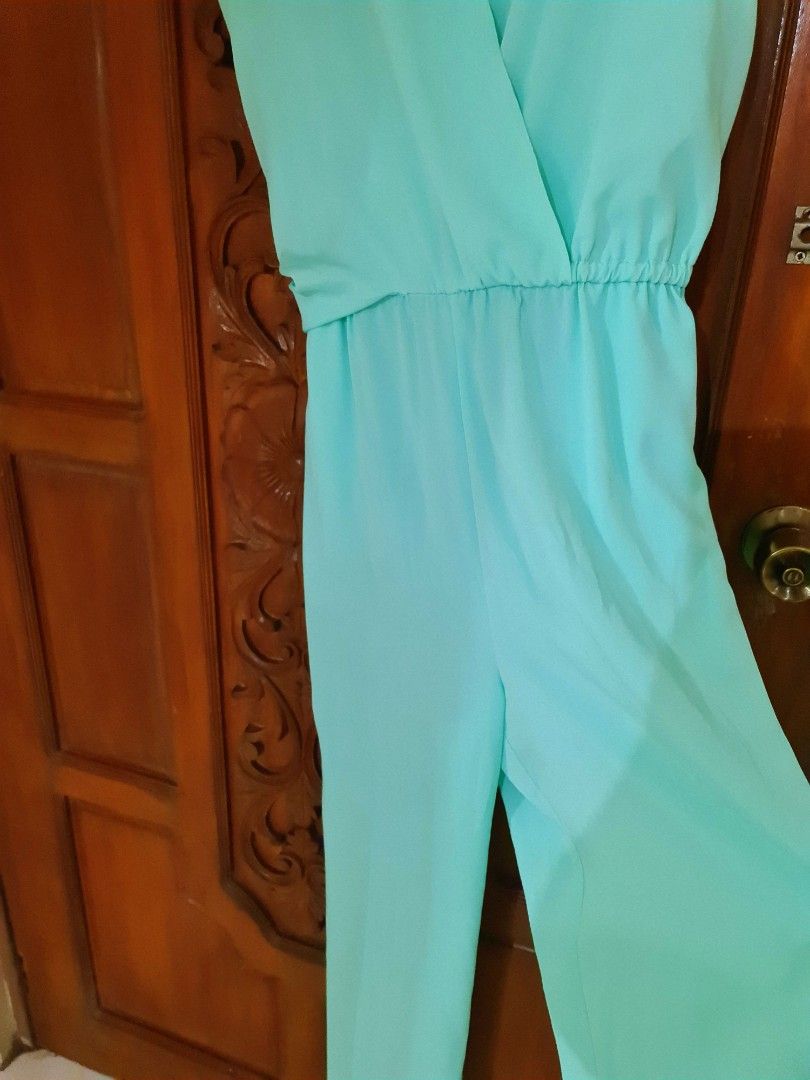 Very classy mint green jumpsuit from the US. (Category: Jumpsuits) located in Caloocan City. Submitted by cpbebs (Listing ID 1323902983, Image 2). Description: Classy mint green jumpsuit with sosyal back design. Message me for inquiries..