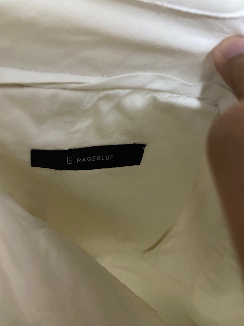 White Shorts (Category: Shorts) located in Manila. Submitted by c_archive (Listing ID 1323960195, Image 3). Description: size 30 nego if may kukunin pang iba.