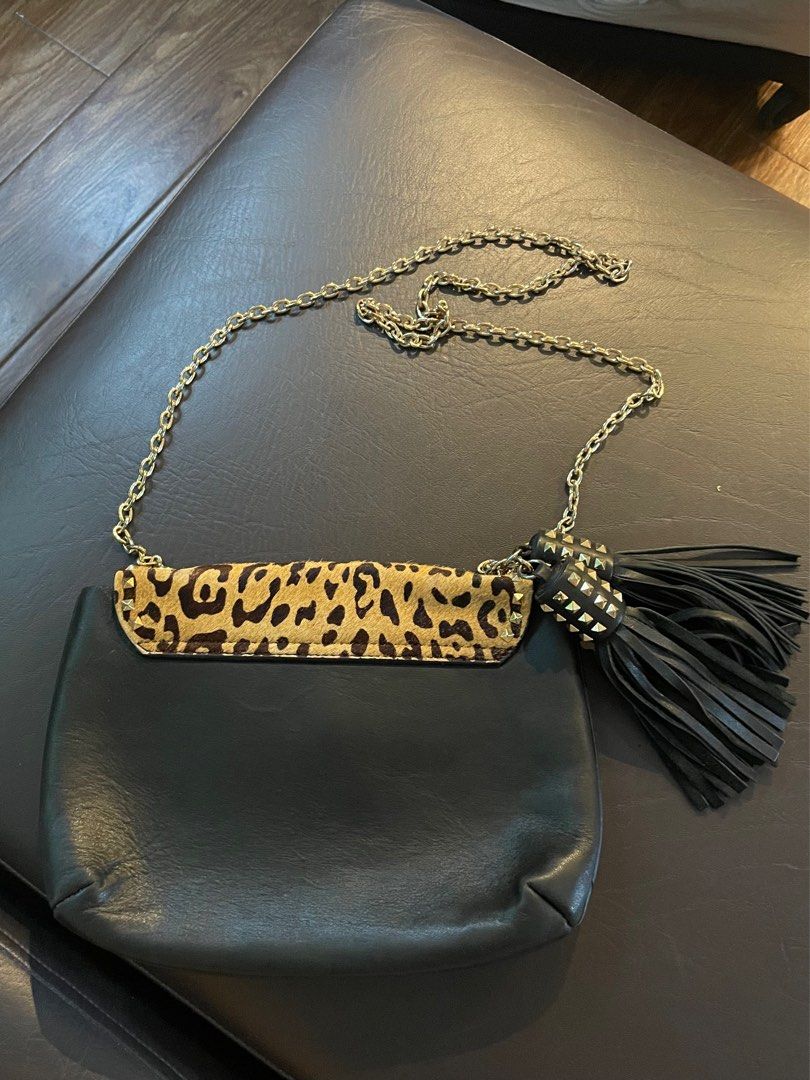 Zara black and leopard sling bag on chain (Category: Cross-body Bags) located in Pasig City. Submitted by ilr17 (Listing ID 1323956228, Image 2). Description: Zara Chained sling bag on chain Clutch size .
