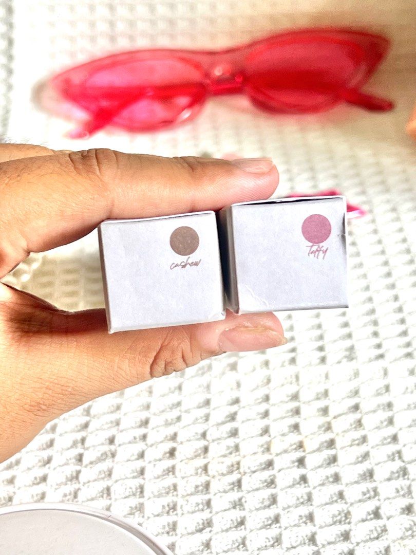 ABSIDY GLAZING SERUM LIP STAIN (Category: Makeup) located in Tuguegarao City. Submitted by mefinds (Listing ID 1324053994, Image 2). Description: Shades ✨Cashew ✨ Taffy 300 ea, 500 for both shades .