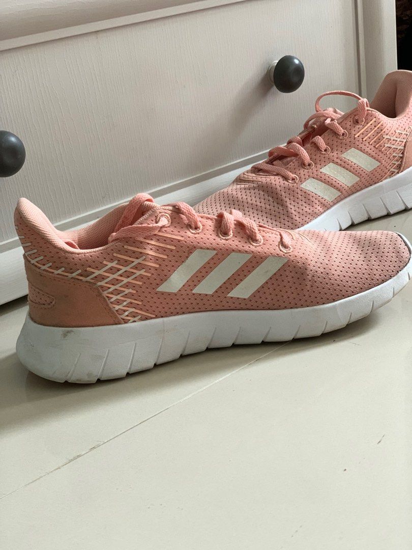 Adidas running shoes (Category: Sneakers) located in Batangas. Submitted by ishield21 (Listing ID 1324042515, Image 3). Description: Size 6 Super comfy po and lightweight po sa feet Recommended to use for long walks Needs cleaning lang po Insole and outsole like new pa kindly refer to photo No longer used .
