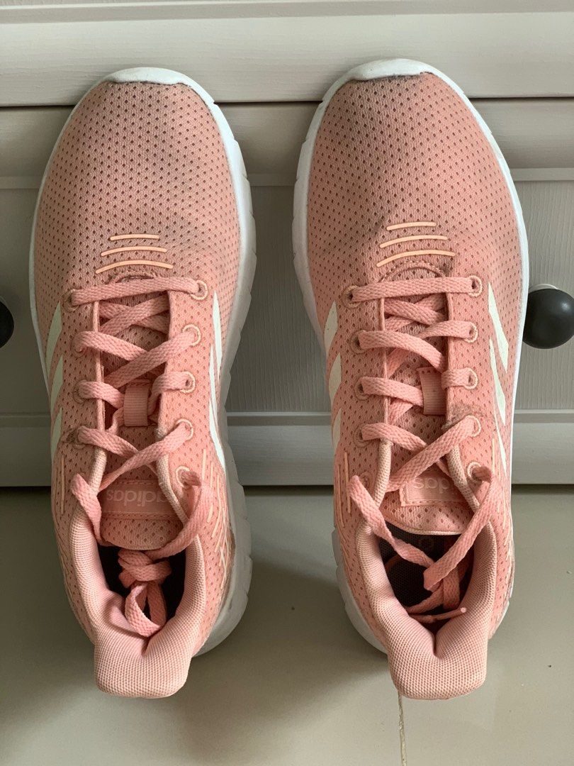 Adidas running shoes (Category: Sneakers) located in Batangas. Submitted by ishield21 (Listing ID 1324042515, Image 1). Description: Size 6 Super comfy po and lightweight po sa feet Recommended to use for long walks Needs cleaning lang po Insole and outsole like new pa kindly refer to photo No longer used .