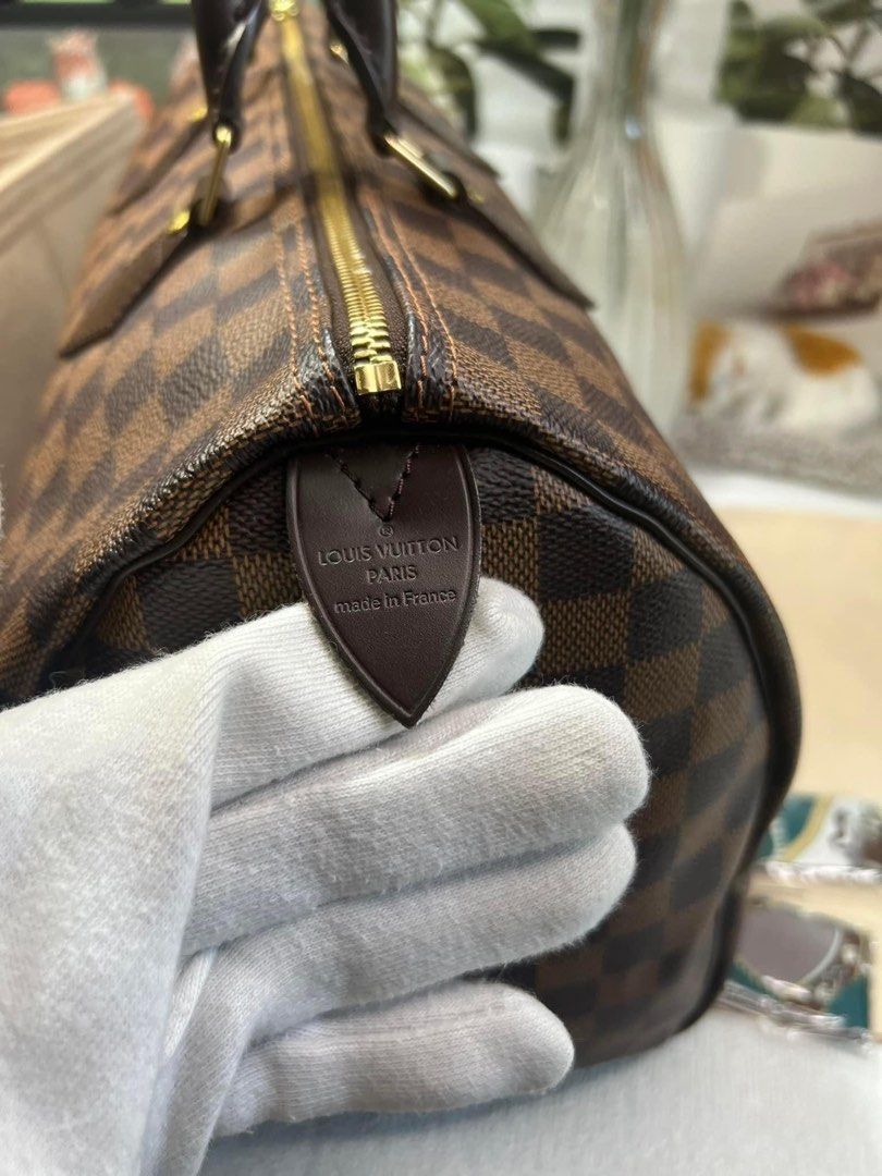 Authentic LV Speedy 35 DE (Category: Luxury Bags & Wallets) located in Quezon City. Submitted by jhaediah (Listing ID 1324153914, Image 2). Description: 🪄💯% Authentic 🪄On. Hand 🪄ready for shipping ** Condition: ⚜️Rank A / A+ ⚜️Exterior: In great condition and shape. Vibrant prints and stains free. No cracks or tears. Nothing to explain more ⚜️Handles are stiff and strong and in good condition and shape ⚜️Interior: Is clean and odorless ⚜️Hard