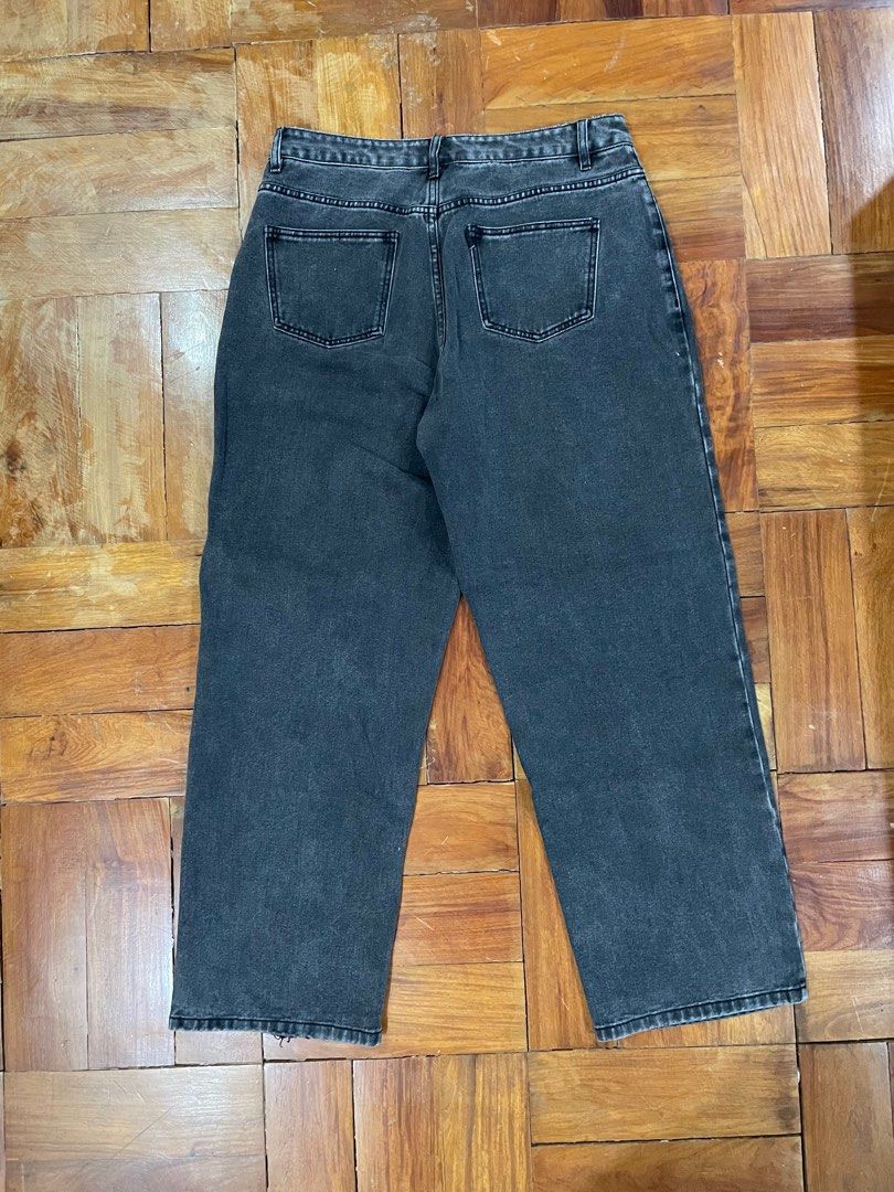 Black Oversized Jeans Loose Fit (Category: Jeans) located in Paranaque City. Submitted by pdc10 (Listing ID 1324063938, Image 2). Description: .