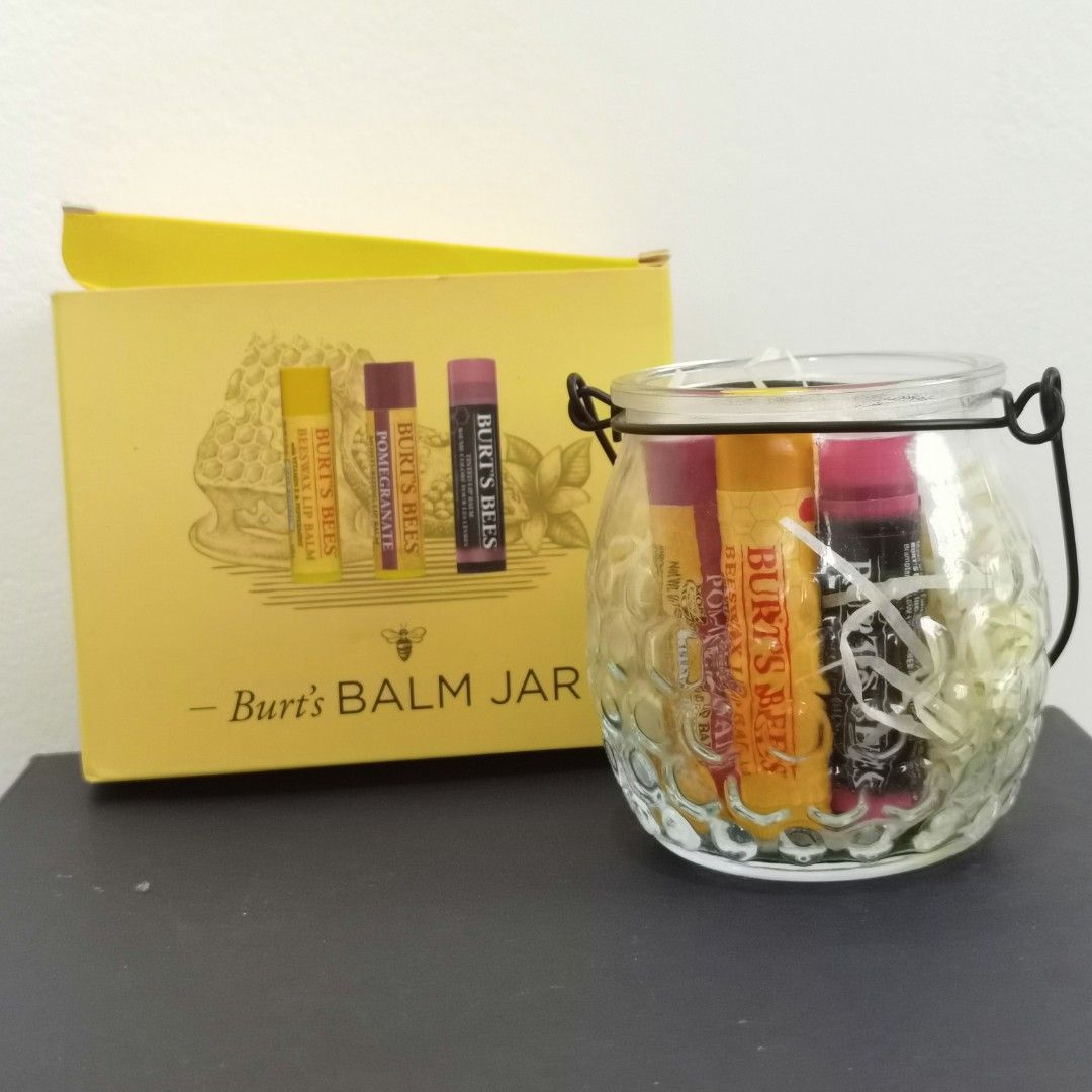 burt bees gift set (Category: Makeup) located in Paranaque City. Submitted by colormeredph (Listing ID 1324069032, Image 1). Description: .