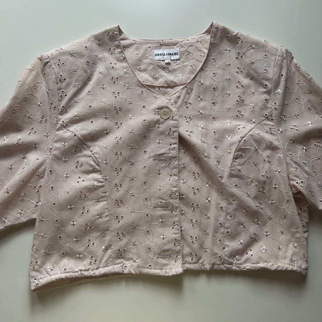 Cream Eyelet Crop Top (Category: Shirts) located in Cavite. Submitted by adiore (Listing ID 1324033623, Image 1). Description: best fits m to semi-l.