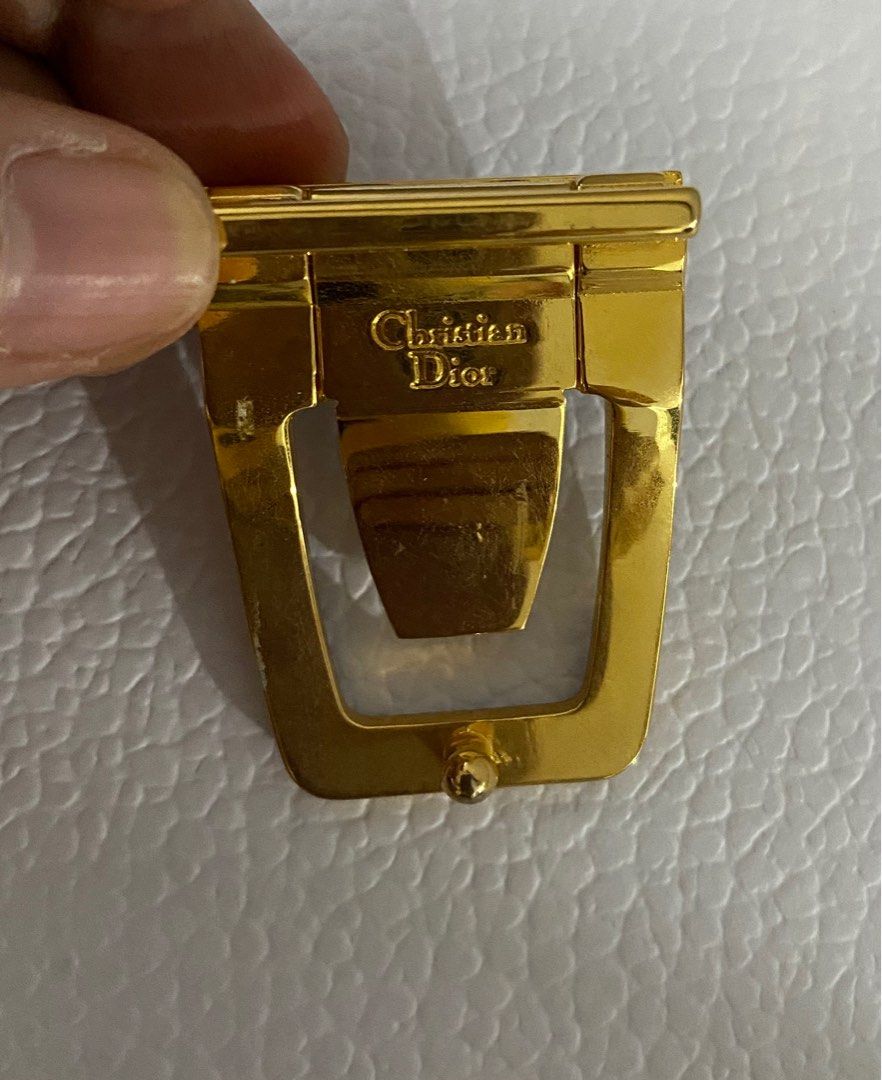 Dior Belt Buckle (Category: Luxury Accessories) located in Bulacan. Submitted by thedeclutteringmom (Listing ID 1313883929, Image 3). Description: Guaranteed original In very good condition Interchangeable belt buckle Like heart’s belt (inspo) Buckle only Will fit 1inch leather belt .