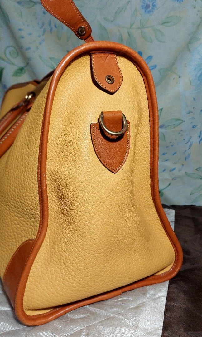 Dooney & bourke mini traveling bag (Category: Luxury Bags & Wallets) located in Santa Maria. Submitted by mikavillaflor4 (Listing ID 1324010581, Image 2). Description: in excellent used condition ukay source details posted size l 13.4 ×h 10 inches walang strap.