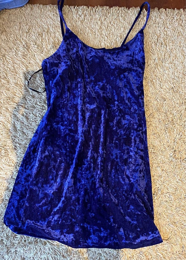 Forever 21 blue velvet dress Fesyen Wanita Pakaian Wanita Gaun Rok di Carousell