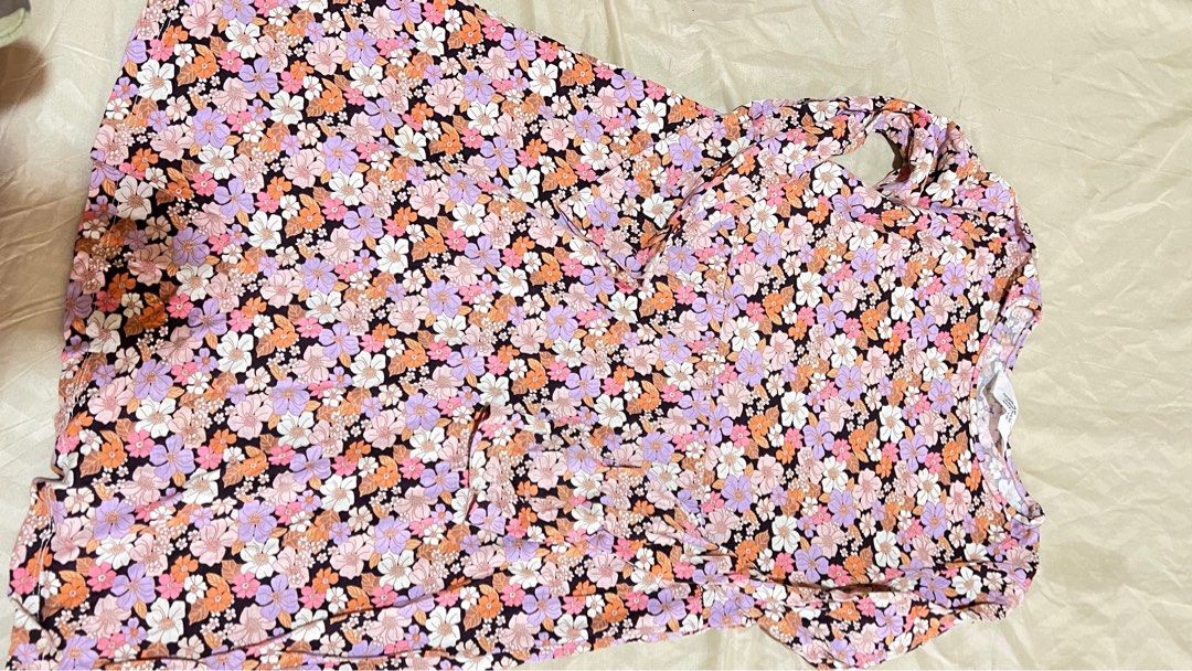 H & M dress (Category: Dresses) located in Las Pinas. Submitted by declutterthing09 (Listing ID 1324174107, Image 2). Description: 50 each.