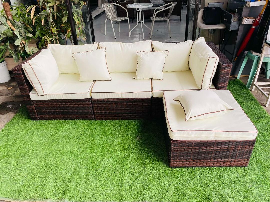 Hampton Corner Sofa (Category: Sofas) located in Muntinlupa City. Submitted by affordable_surplus.1 (Listing ID 1324013013, Image 3). Description: Hampton Corner Sofa P17,500 Inclusions: 3 section sofa, 1 ottoman, cushions and pillows Reine David-09611741423.