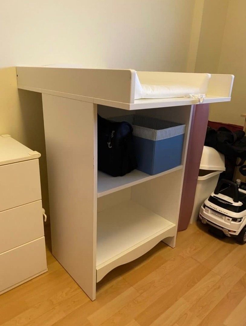 Ikea changing table bookshelf deals