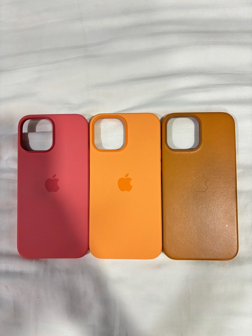 Iphone 13 Pro Max Casing (Category: Cases & Covers) located in Kuantan. Submitted by matchalatteeeee (Listing ID 1324123708, Image 3). Description: - Iphone 13 Pro Max casing ( original leather & burga) -Buy more than 2 get free 1 .